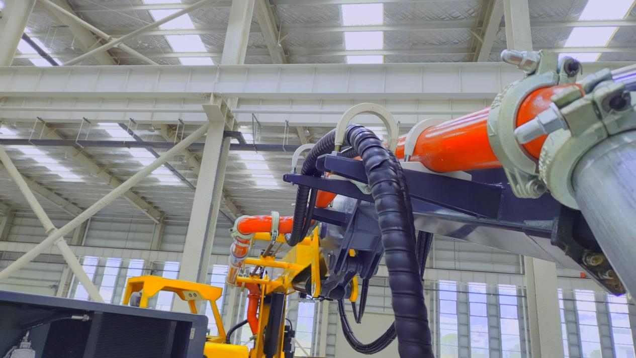 隧道喷浆效率翻倍的秘密设备,究竟强在哪?(图2) 隧道喷浆效率翻倍的秘密设备,究竟强在哪?(图2)