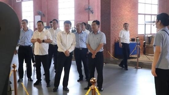 山东临工与江苏集团战略合作挖掘机交付仪式举行(图4)