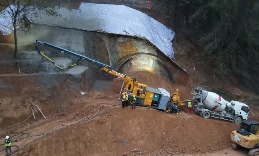 隧道喷射混凝土升级：湿喷工艺降尘提质更高效(图2)