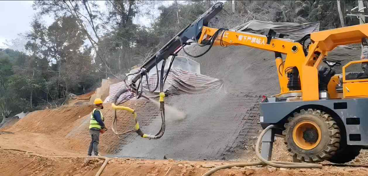 隧道湿喷台车怎么选？40m³/h高效泵送与四驱底盘优势解析(图2)